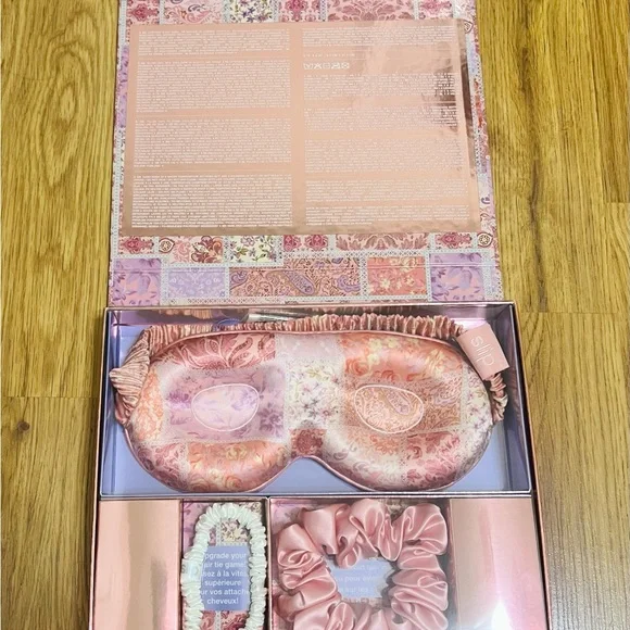 NEW Limited Edition Slip Boteh Beauty Sleepover Set — 100  display picture 1